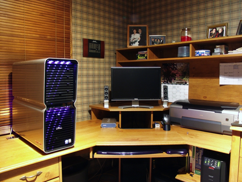 Wide screen monitor
