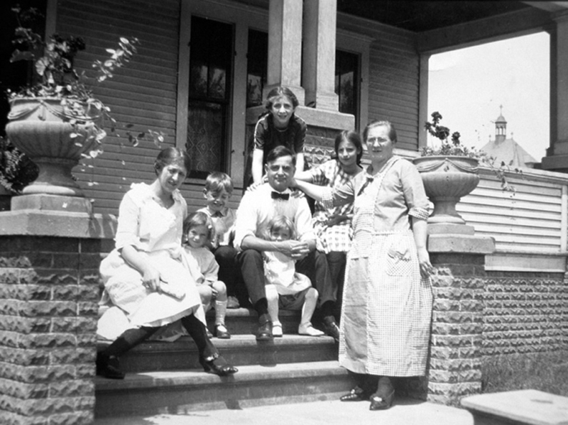 1922