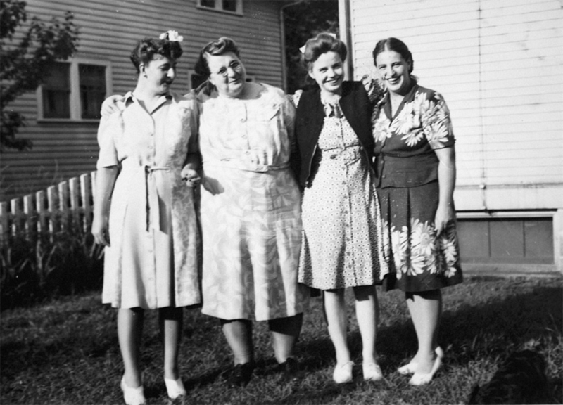 1935 - Louise, Grandma  Endries, Helen, Mom