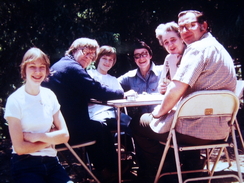 1980 - Linda, Aunt Molly, Mike, Holly, Mom and Pete
