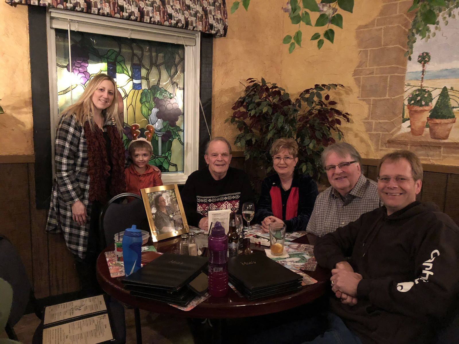 2017.12.23 - Mia's Pizza - Remembering Holly's Birthday - Juli, Jake, Andy, Lorna, Tim and Mike