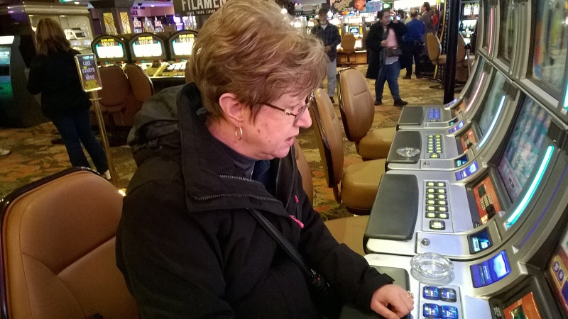 2015.11.25 - Las Vegas - Playing The Slots